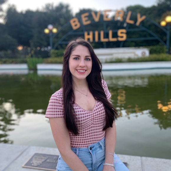 Meet your Posher, Brooke - Picture 2 of 4